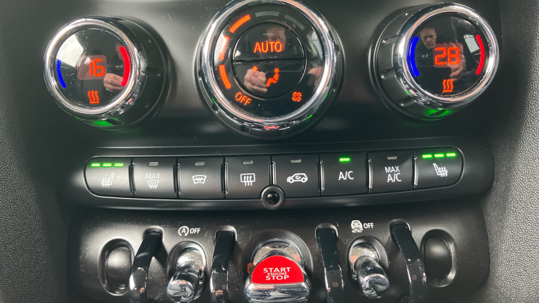 MINI Hatchback 1.5 Cooper Classic 3dr Petrol Hatchback